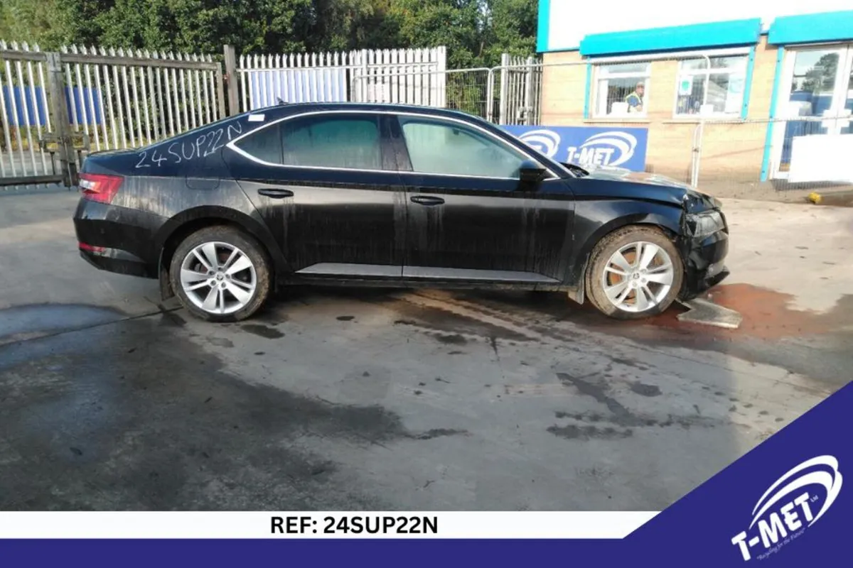 2016 SKODA SUPERB BREAKING FOR PARTS - Image 1
