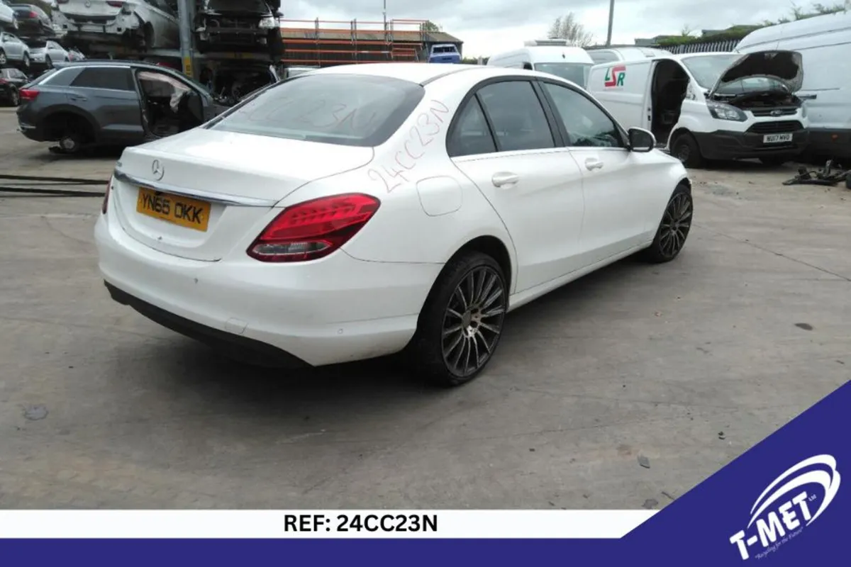 2015 MERCEDES C CLASS BREAKING FOR PARTS - Image 3