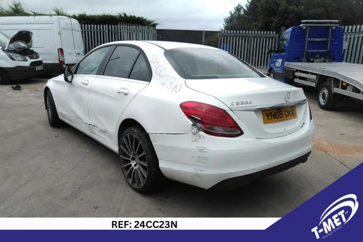 2015 MERCEDES C CLASS BREAKING FOR PARTS - Image 4