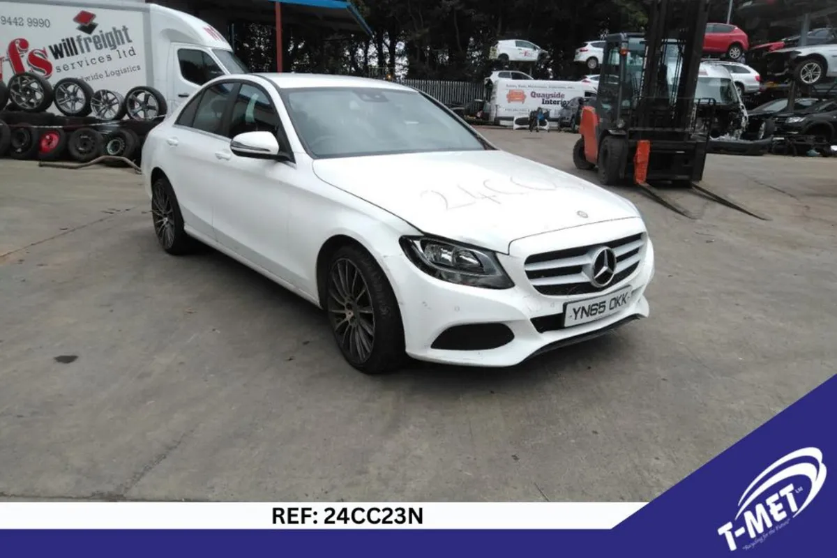 2015 MERCEDES C CLASS BREAKING FOR PARTS - Image 1