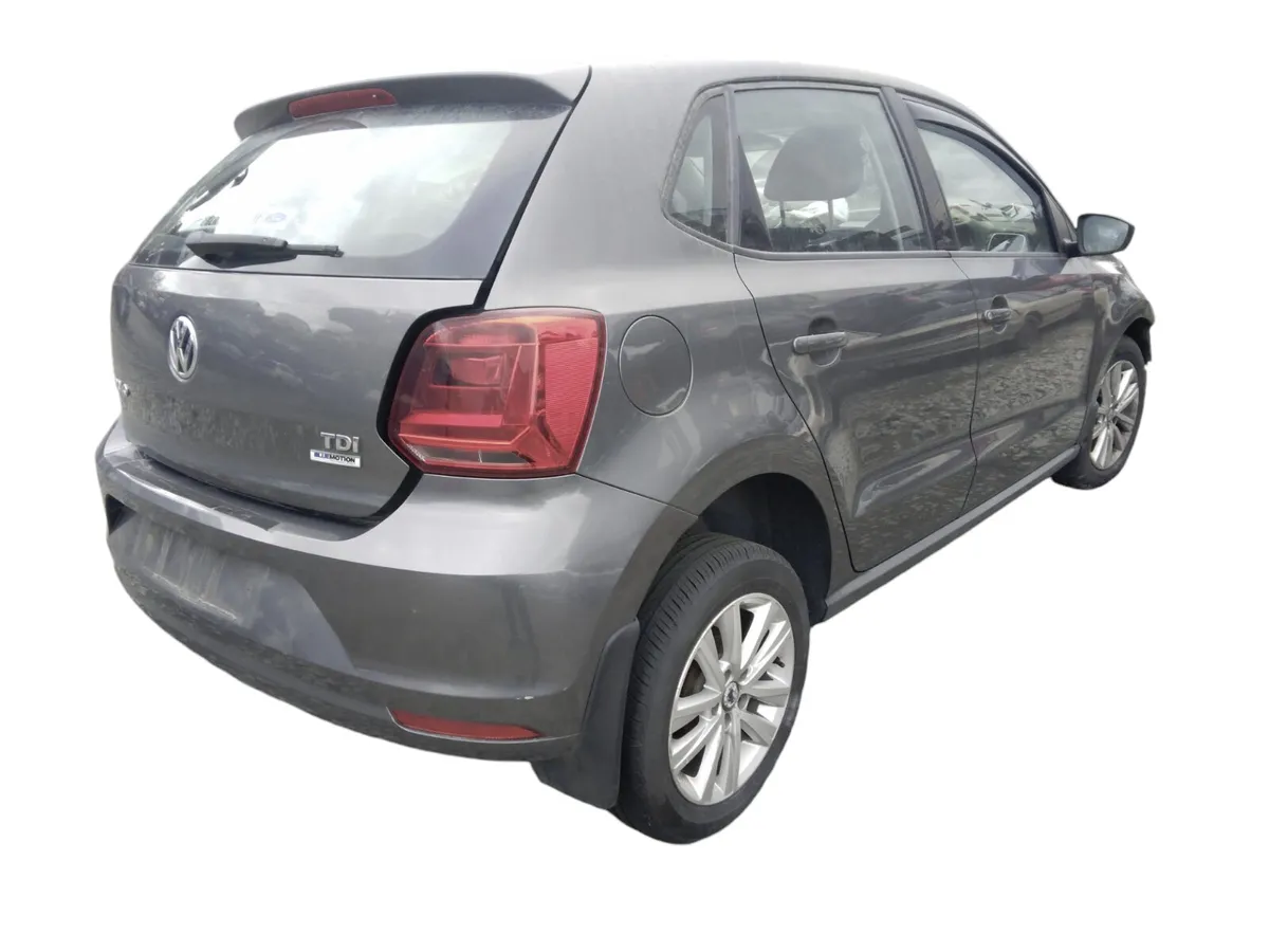 2014 VOLKSWAGEN POLO For Breaking/Dismantling - Image 3