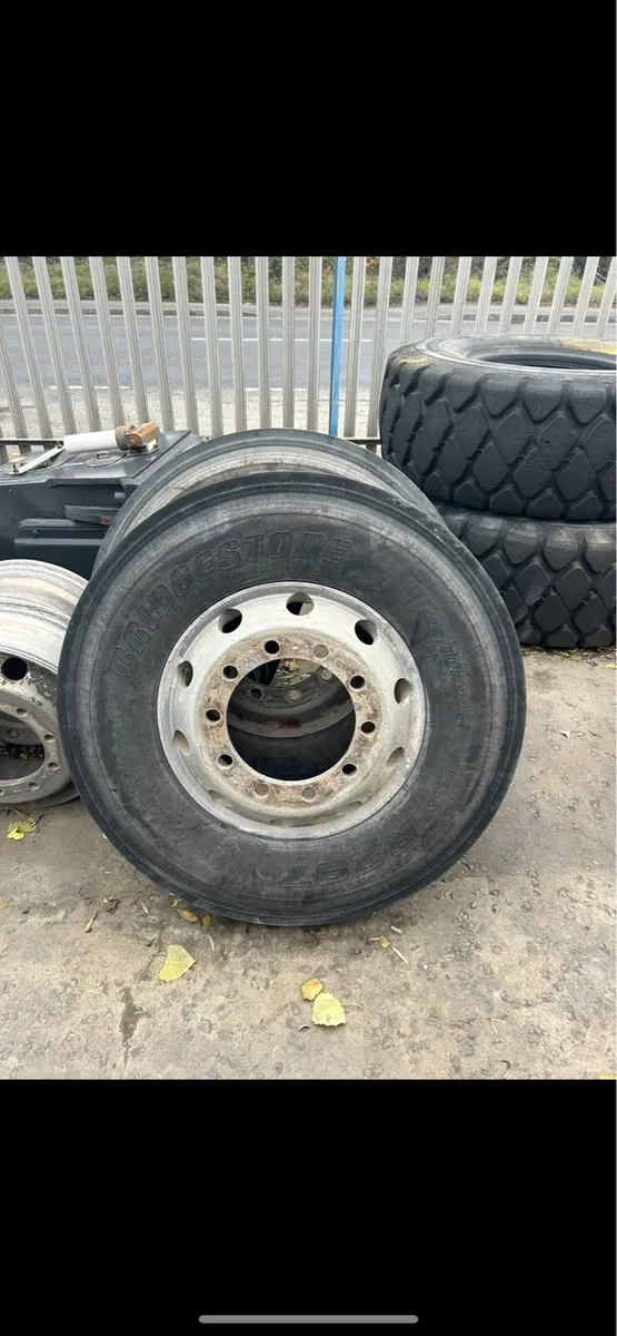 Bridgestone 295/22.5 x2