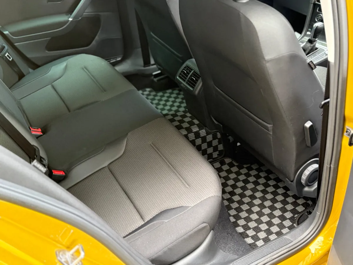 Volkswagen Golf - Image 4