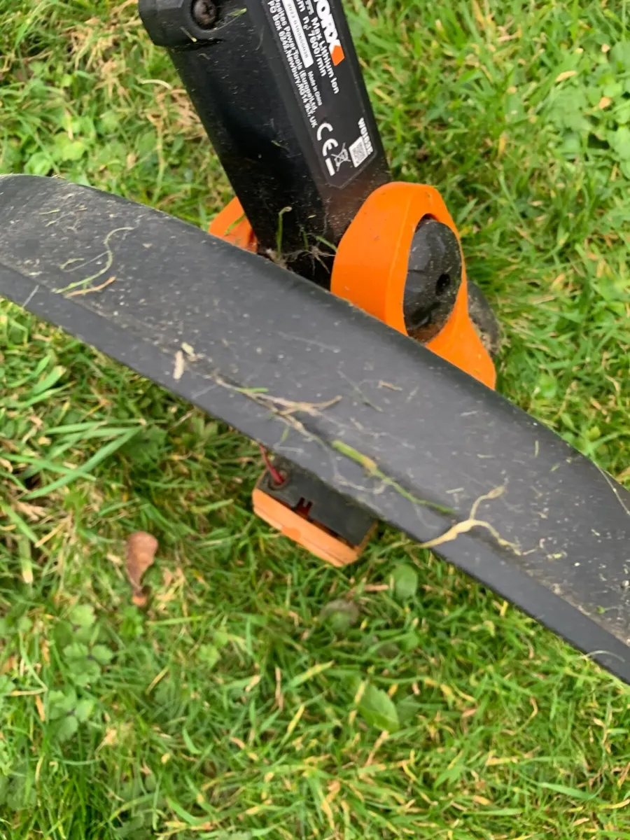 A black and decker battery operated strummer for sale in Co. Wexford