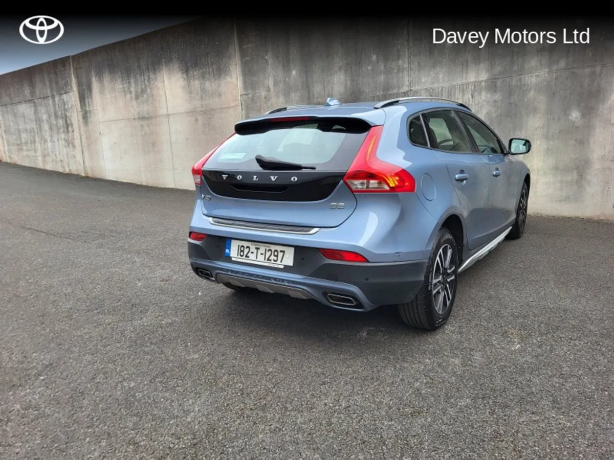 Volvo V40 2.0 D2 Crosscounty Nav  5DR A 40 Series - Image 2