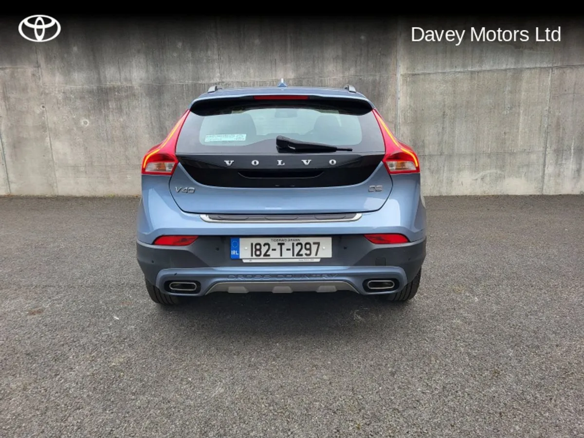 Volvo V40 2.0 D2 Crosscounty Nav  5DR A 40 Series - Image 4