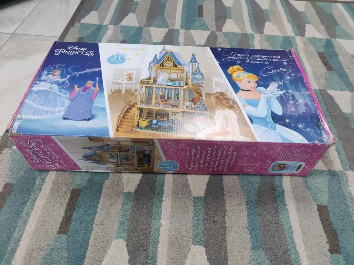 Cinderella Castle (Doll House) - Image 2
