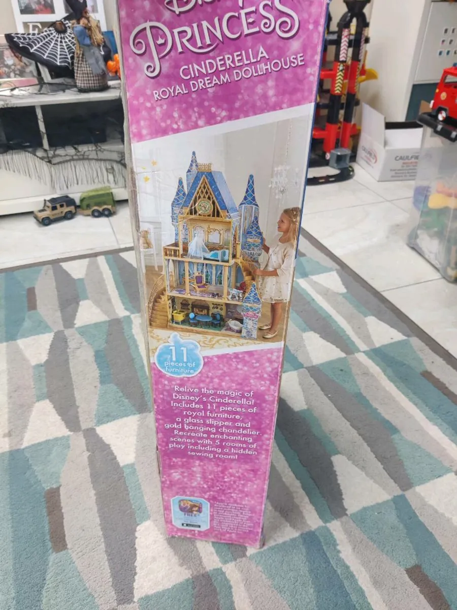 Cinderella Castle (Doll House) - Image 3