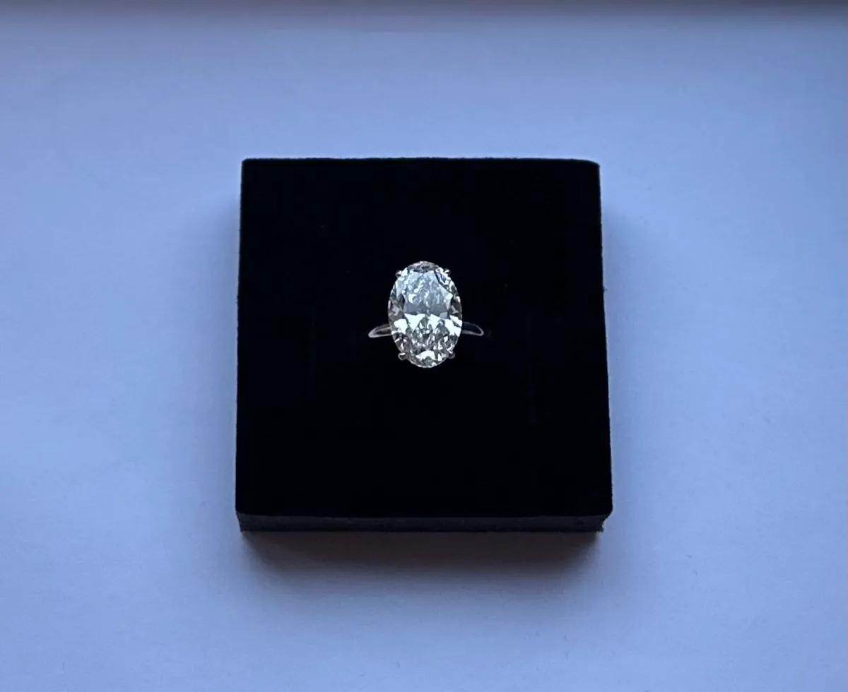 6 CARAT DIAMOND RING - Image 2