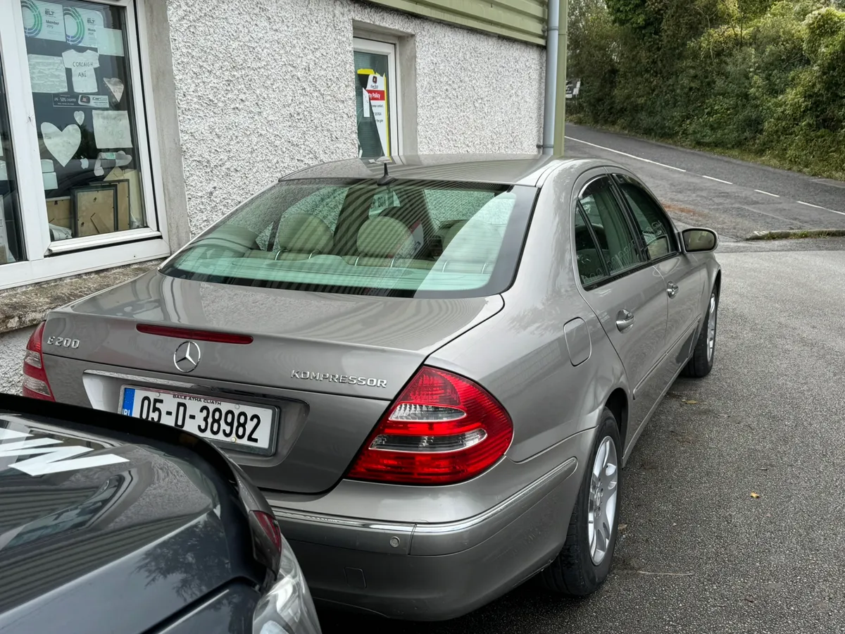 Mercedes E200 - Image 3