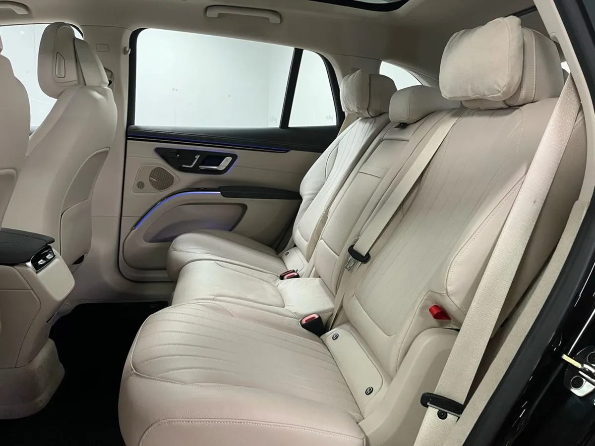 Mercedes-Benz EQS SUV 450  7 Seat AMG - High Spec - Image 4