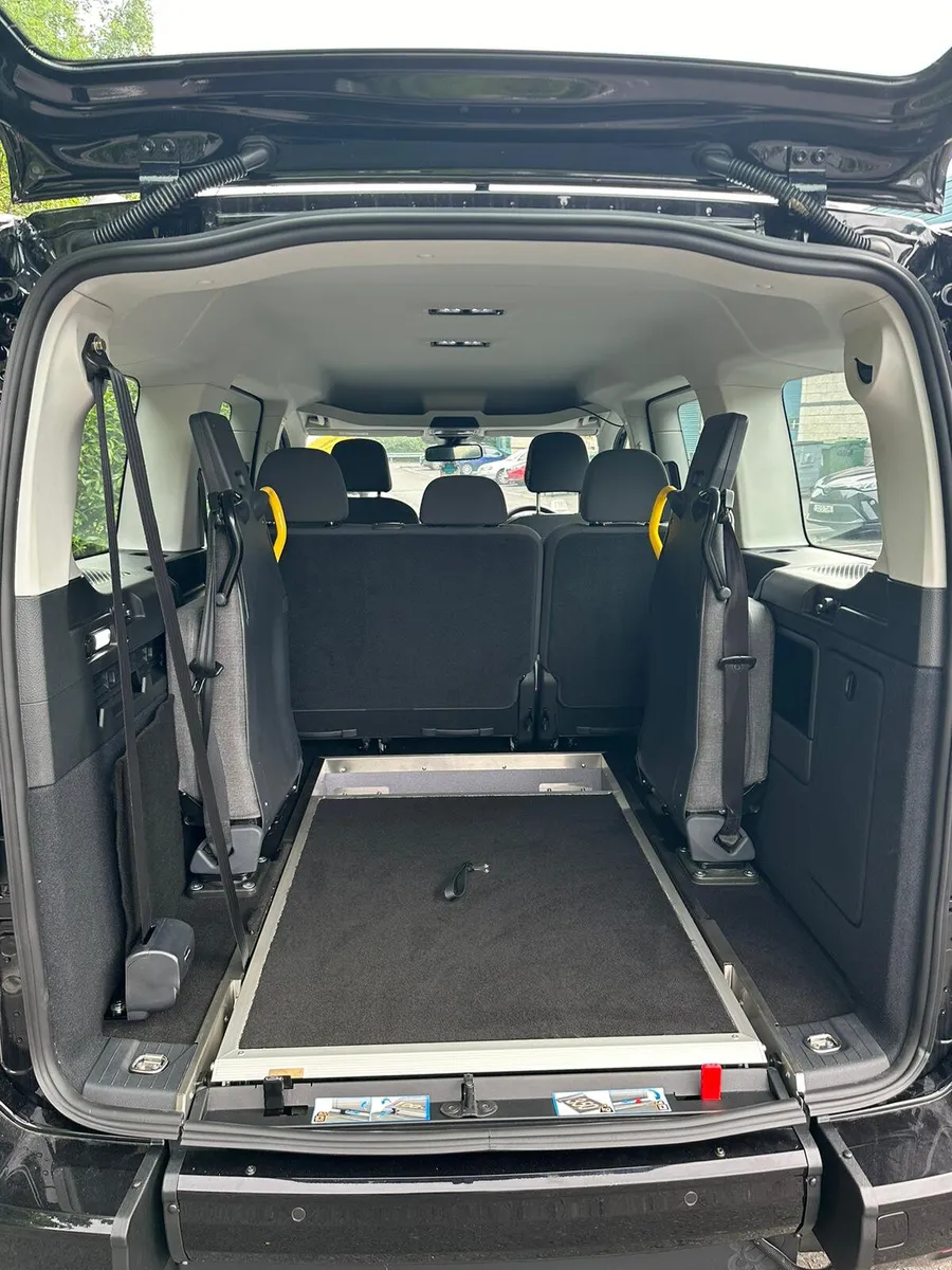 VW Caddy/ 2025/Wheelchair Access/Taxi Spec - Image 3