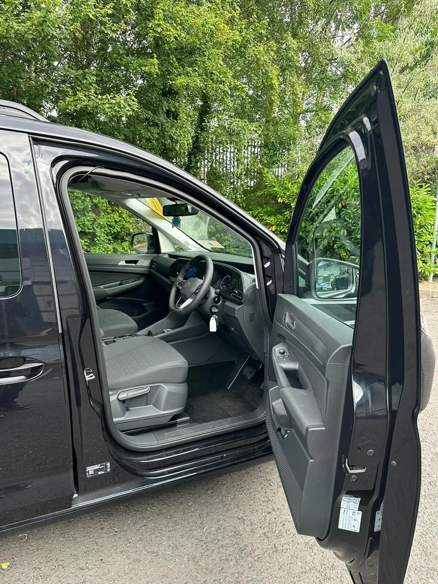 VW Caddy/ 2025/7 seat/ Wheelchair Access/Taxi Spec - Image 3