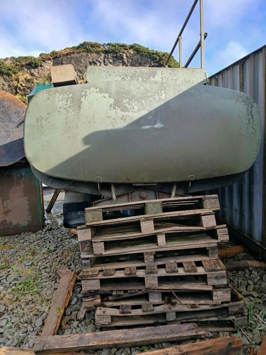 Tank - Image 4