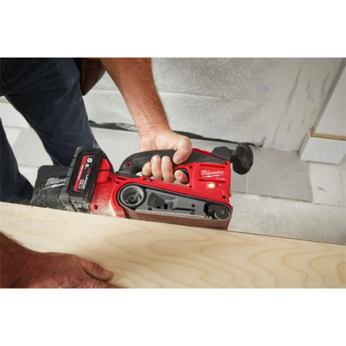 Milwaukee 18V Fuel Belt Sander M18FBTS75-0 – Bare - Image 3