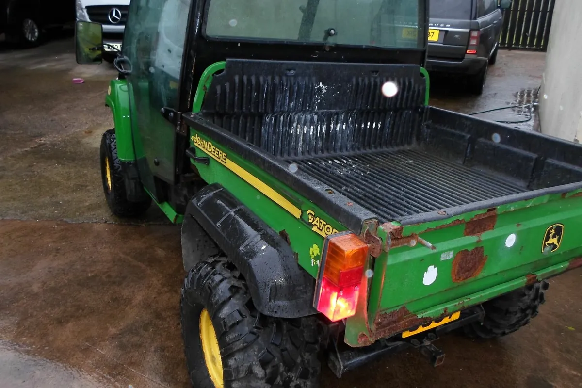 JOHN DEERE GATOR - Image 3