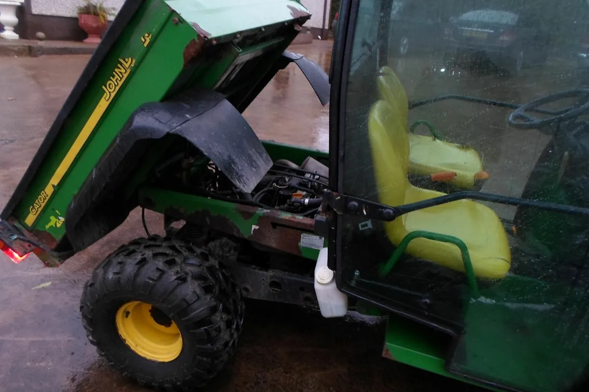 JOHN DEERE GATOR - Image 4