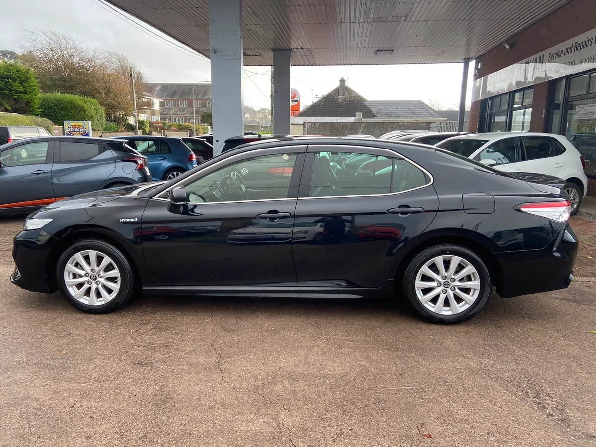 Toyota Camry hybrid x sport - Image 4