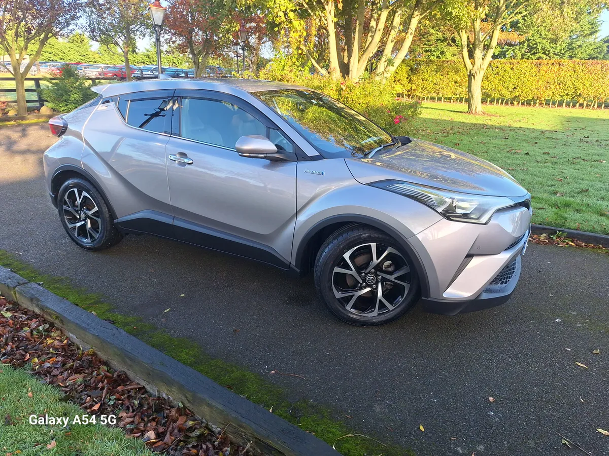 TOYOTA C-HR 1.8 HYBRID AUTO - Image 3