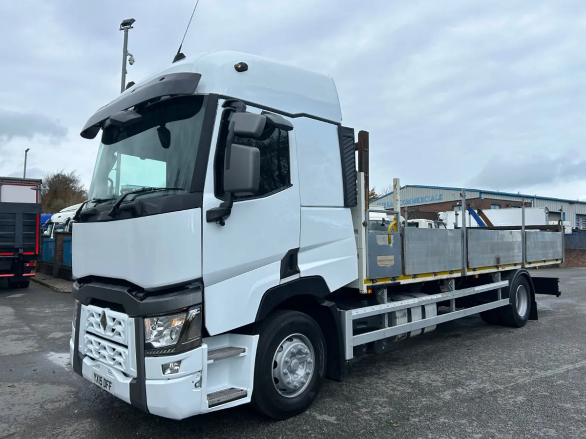 2015 Renault t380 4x2 26ft dropside flat - Image 1