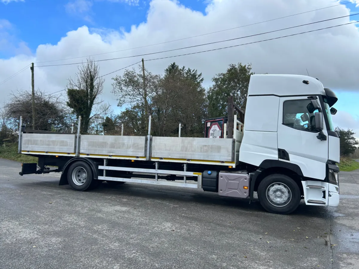 2015 Renault t380 4x2 26ft dropside flat - Image 4