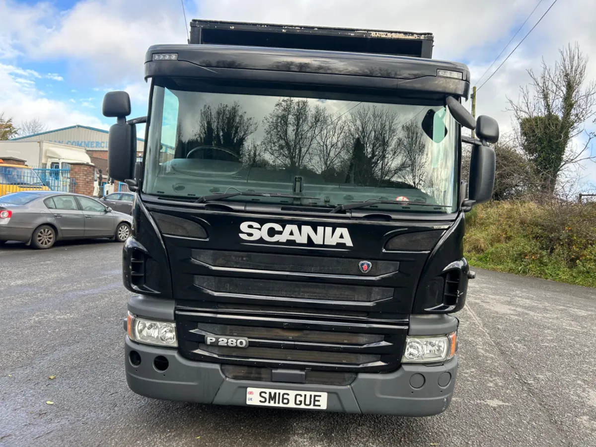 2016 Scania p280 6x2 Curtainsider - Image 2