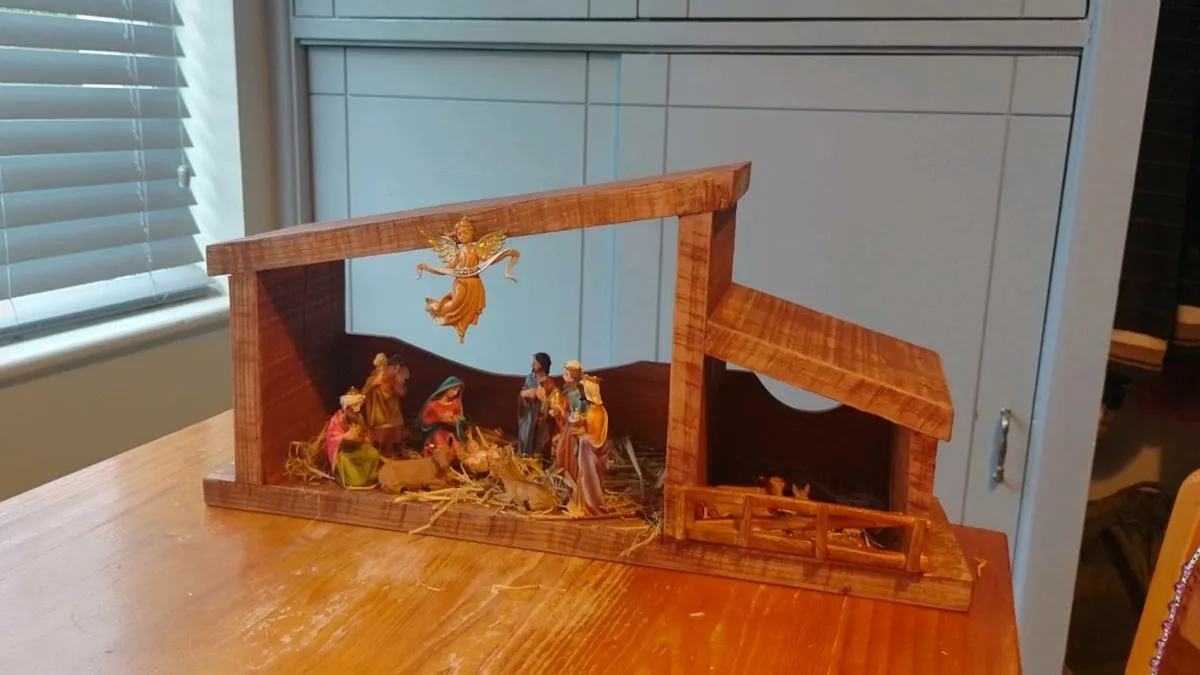 Unique bespoke Rustic Pine Christmas crib - Image 2