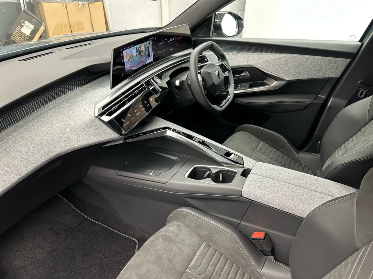 Peugeot 5008 E GT  525kms Range   120 P/W 3YS - Image 4