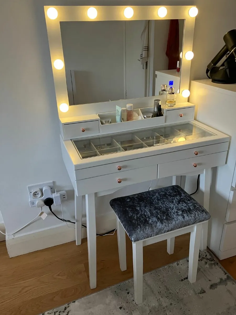 Dressing table with mirror lights for sale in Co. Dublin for €300 on