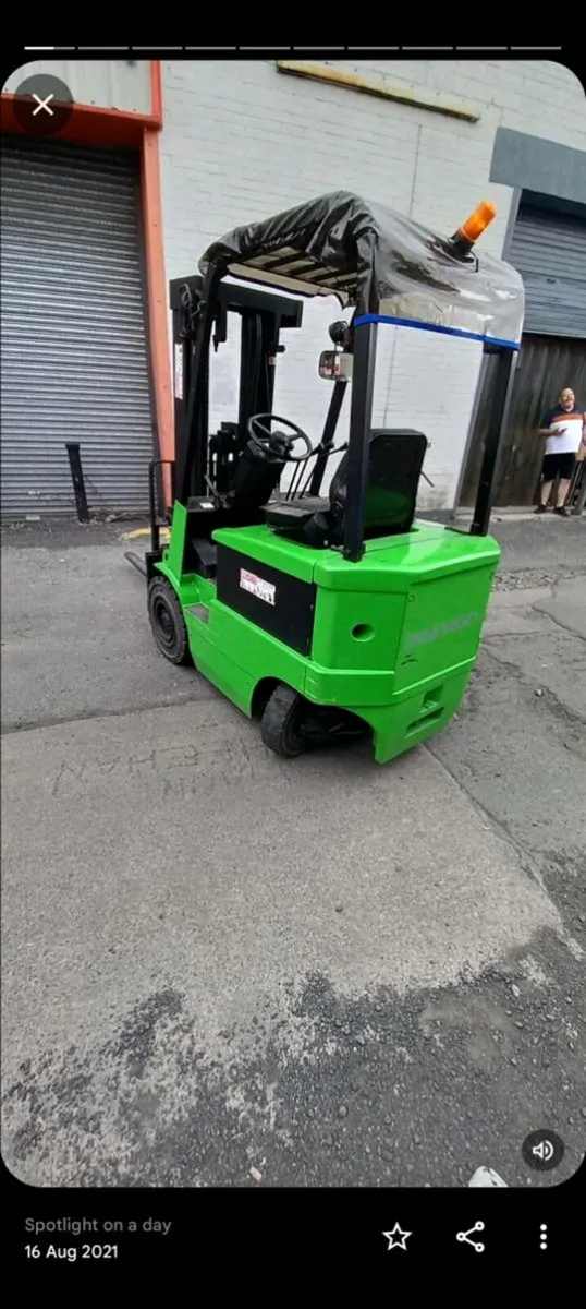 Electric pallet stacker 3.6m 1500kg lift capacity - Image 4