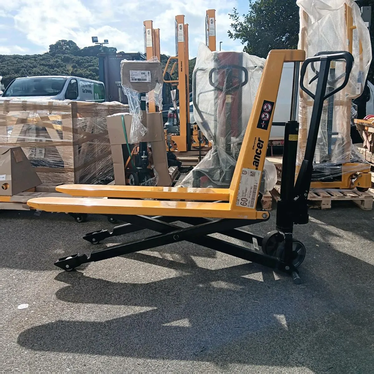 Electric pallet stacker 3m 1500kg lift capacity - Image 4