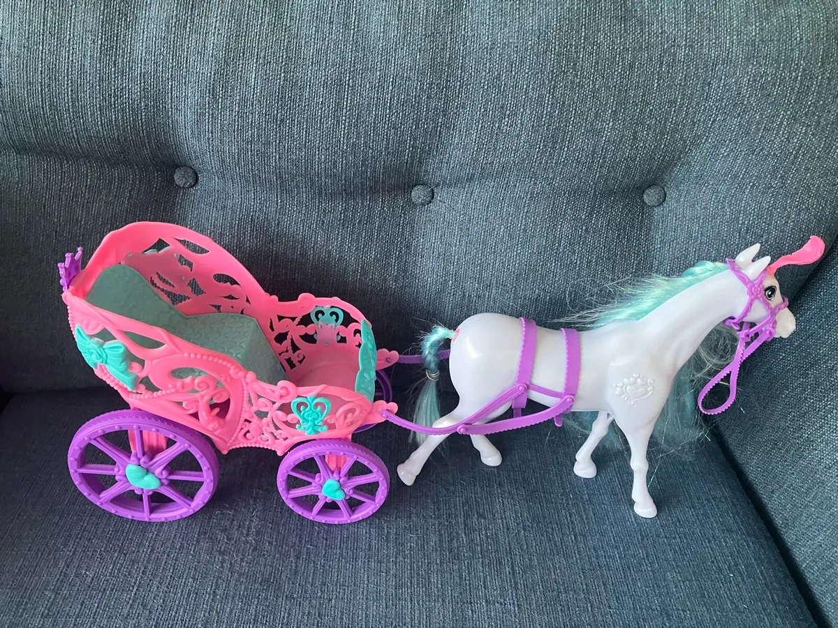 Barbie horse and carriage - Image 1