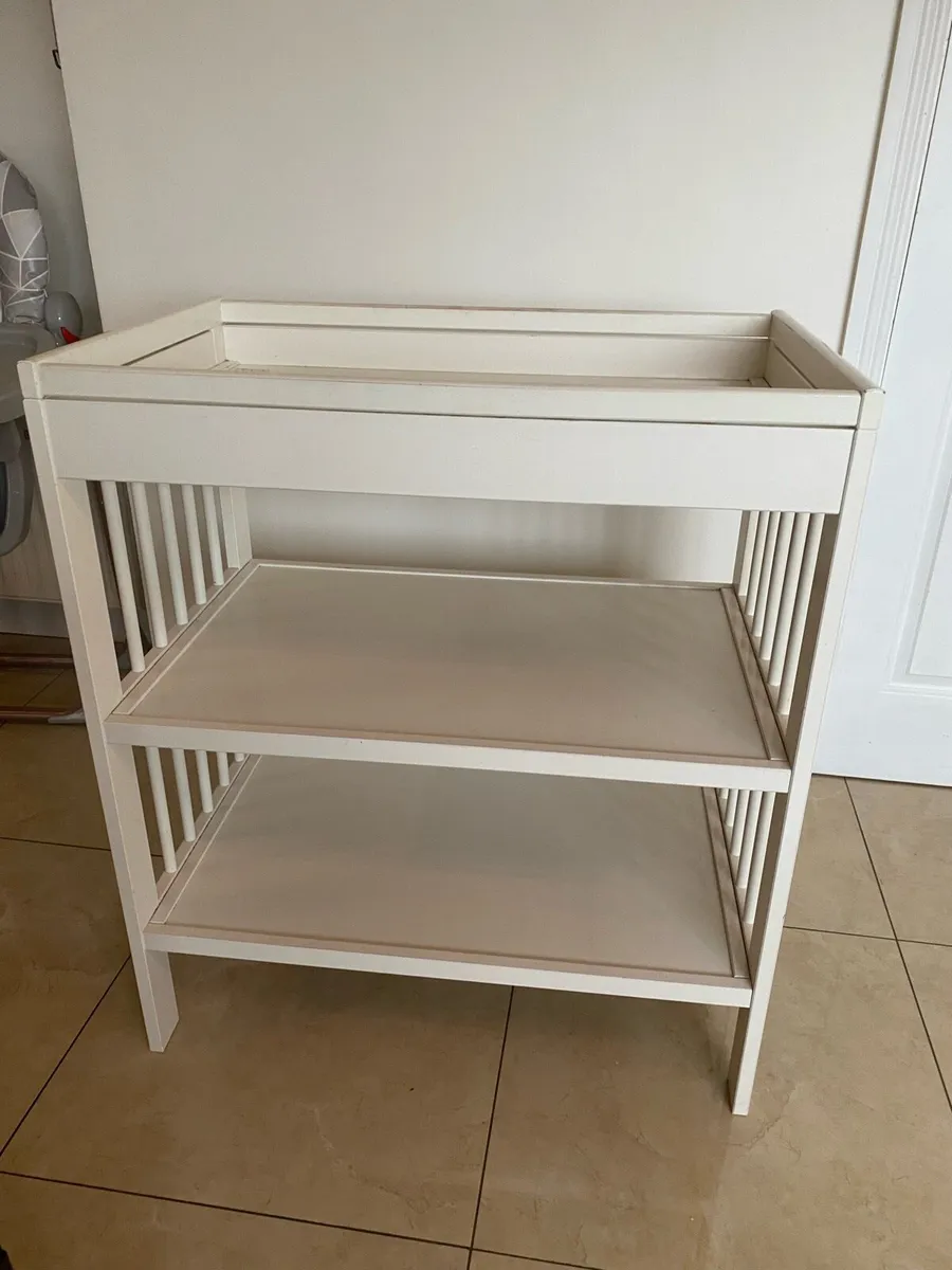 Changing table - Image 1