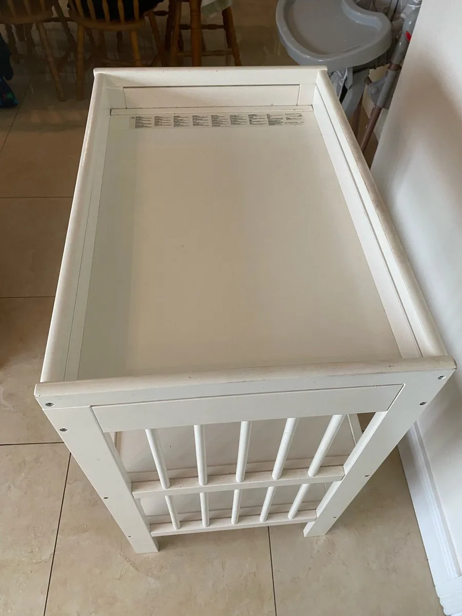 Changing table - Image 2