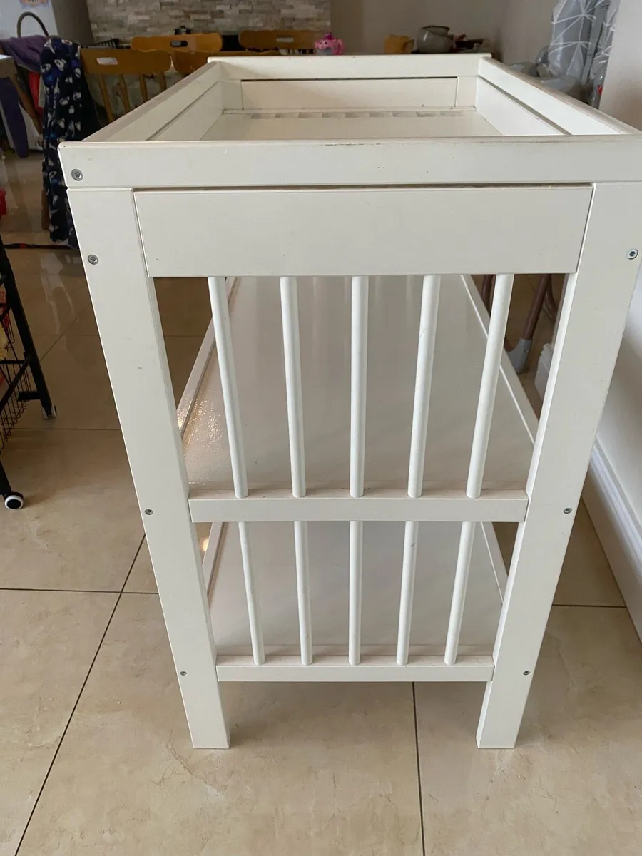Changing table - Image 3