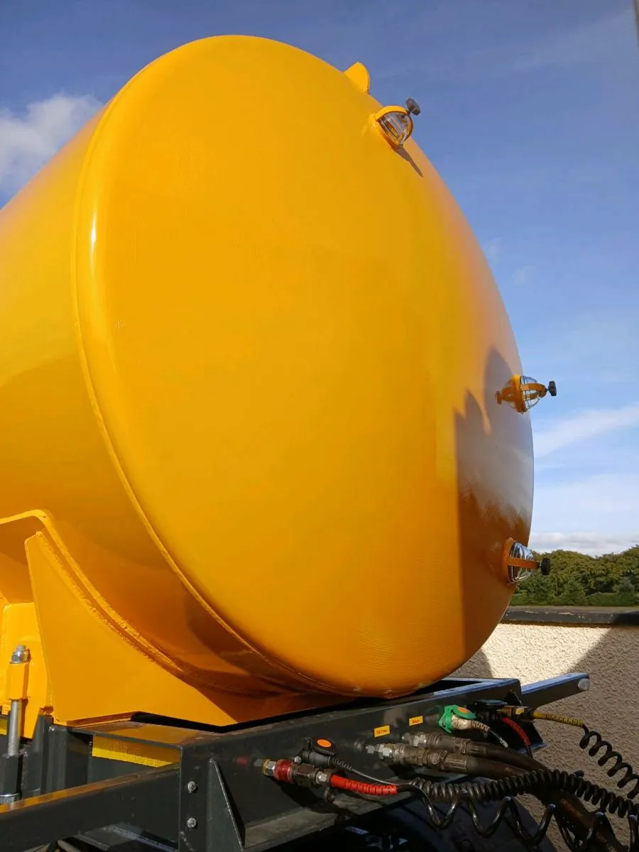 Conor 6500 Gallon Vacuum Tanker - Image 4