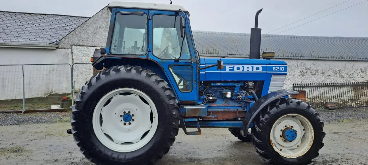 Ford 8210 - Image 2