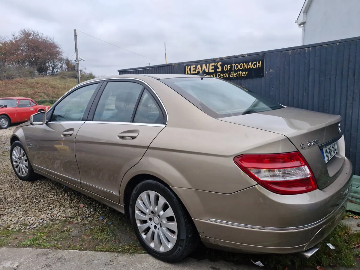 Mercedes-Benz C-Class 2010 - Image 2