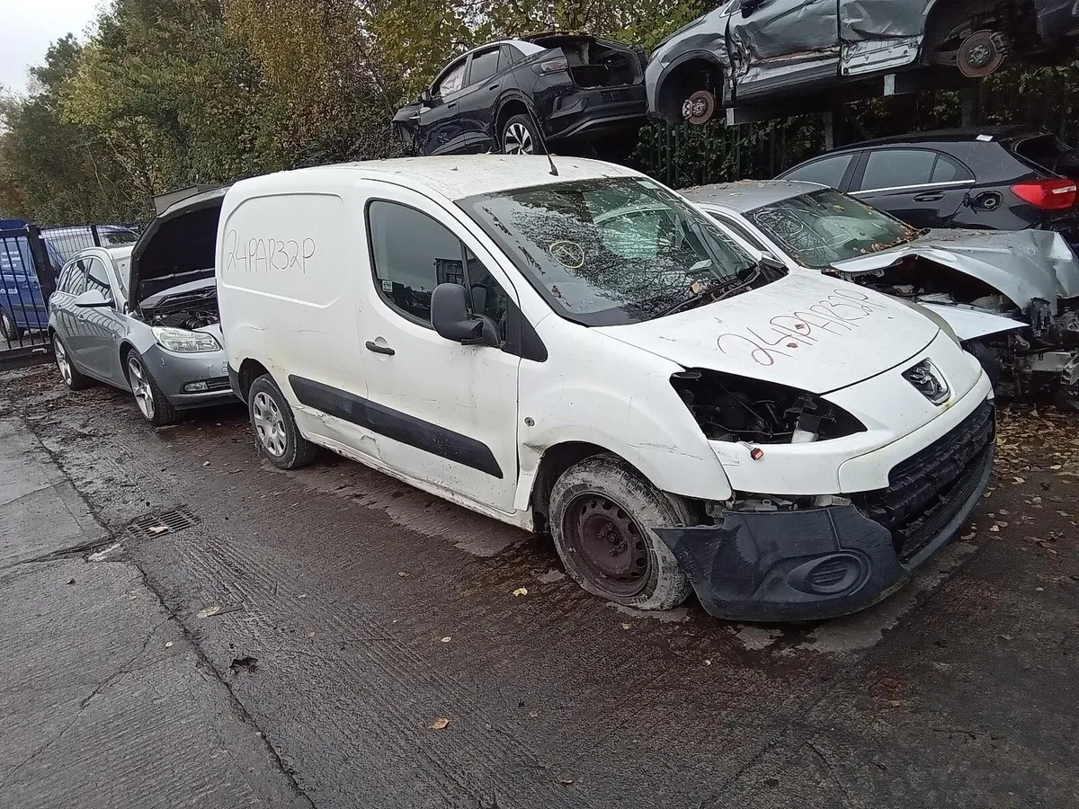 2011 PEUGEOT PARTNER BREAKING FOR PARTS - Image 2