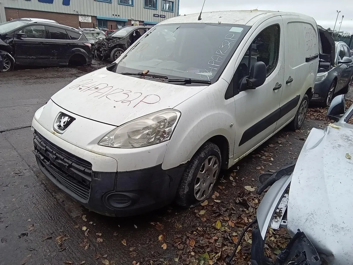 2011 PEUGEOT PARTNER BREAKING FOR PARTS - Image 1