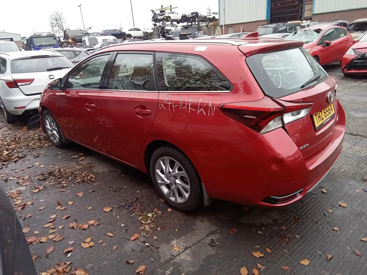 2015 TOYOTA AURIS BREAKING FOR PARTS - Image 3