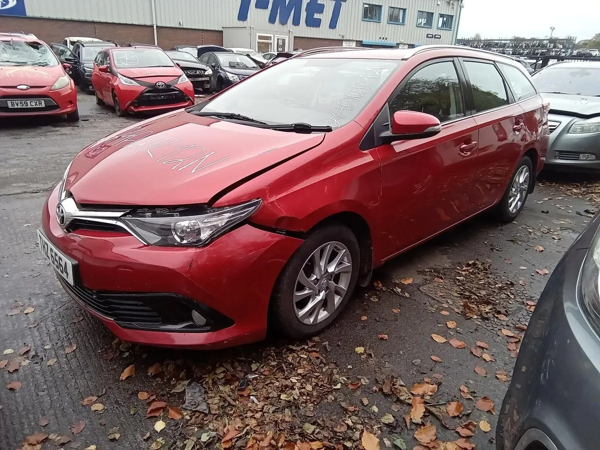 2015 TOYOTA AURIS BREAKING FOR PARTS - Image 2