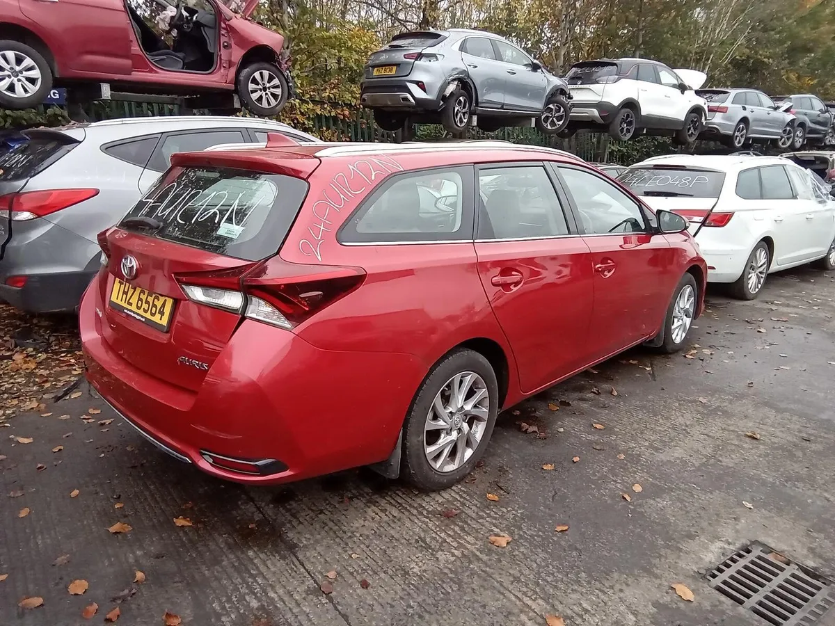 2015 TOYOTA AURIS BREAKING FOR PARTS - Image 4