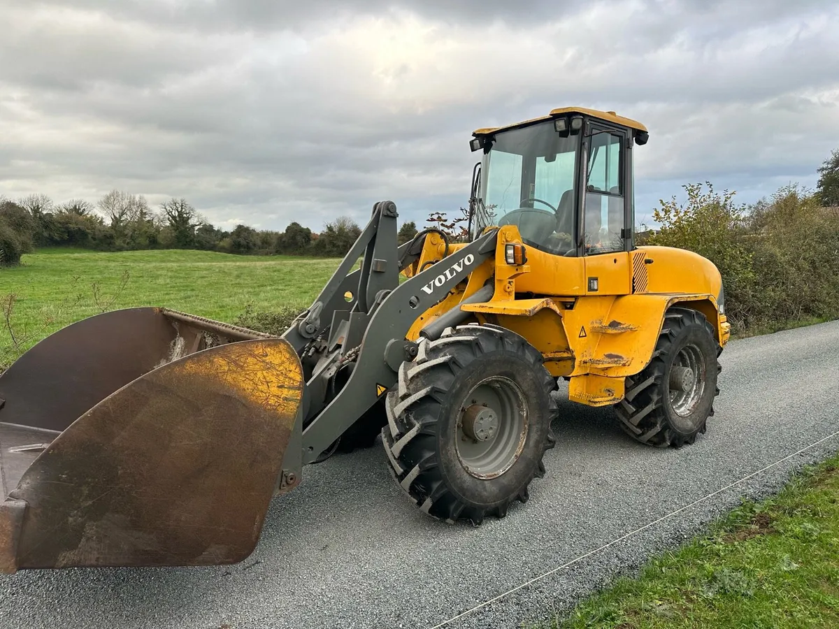 2000 VOLVO L40 LOADER **NO VAT** - Image 4