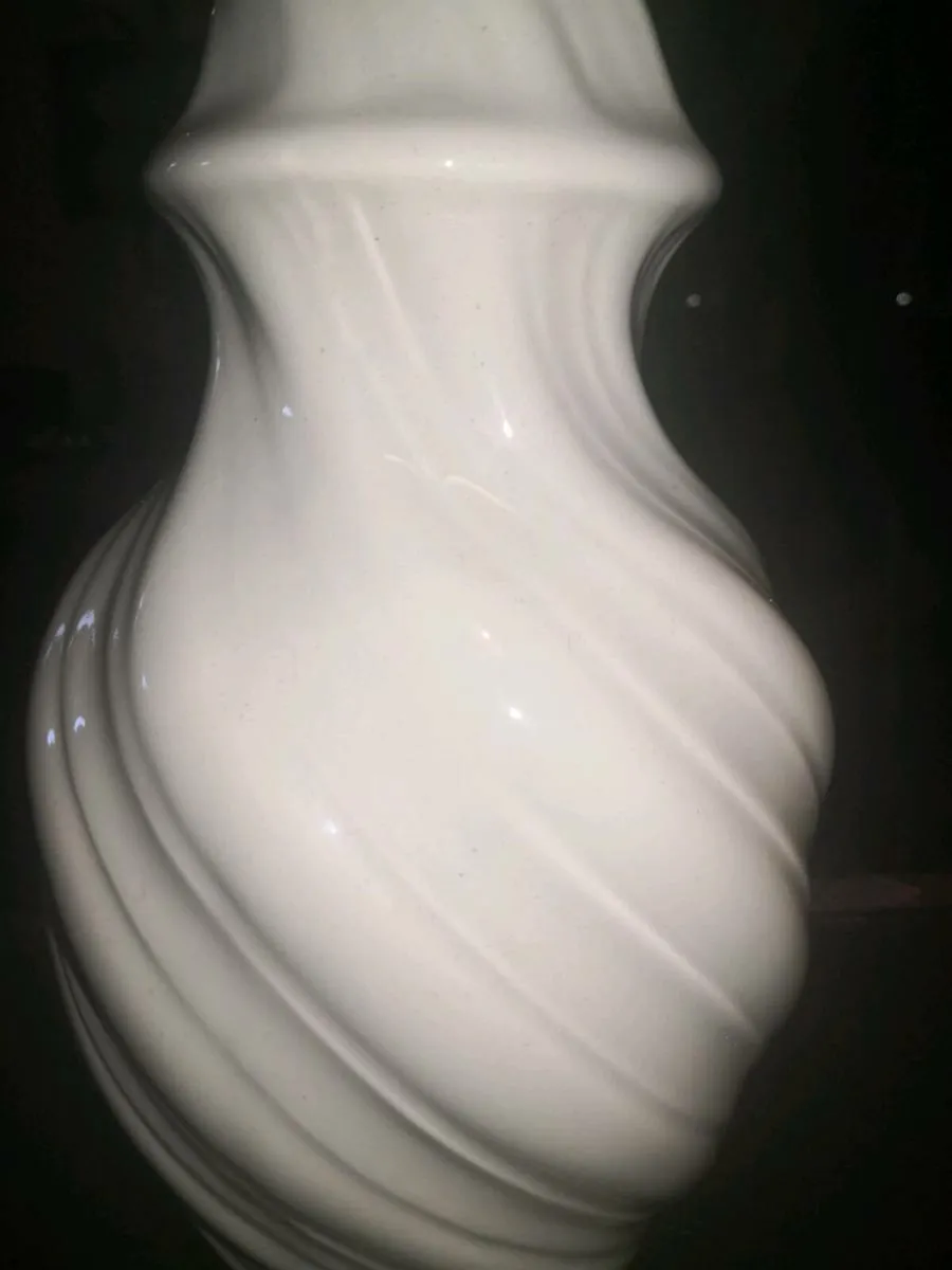 Gorgeous celadon type tall fine china lamp - Image 3