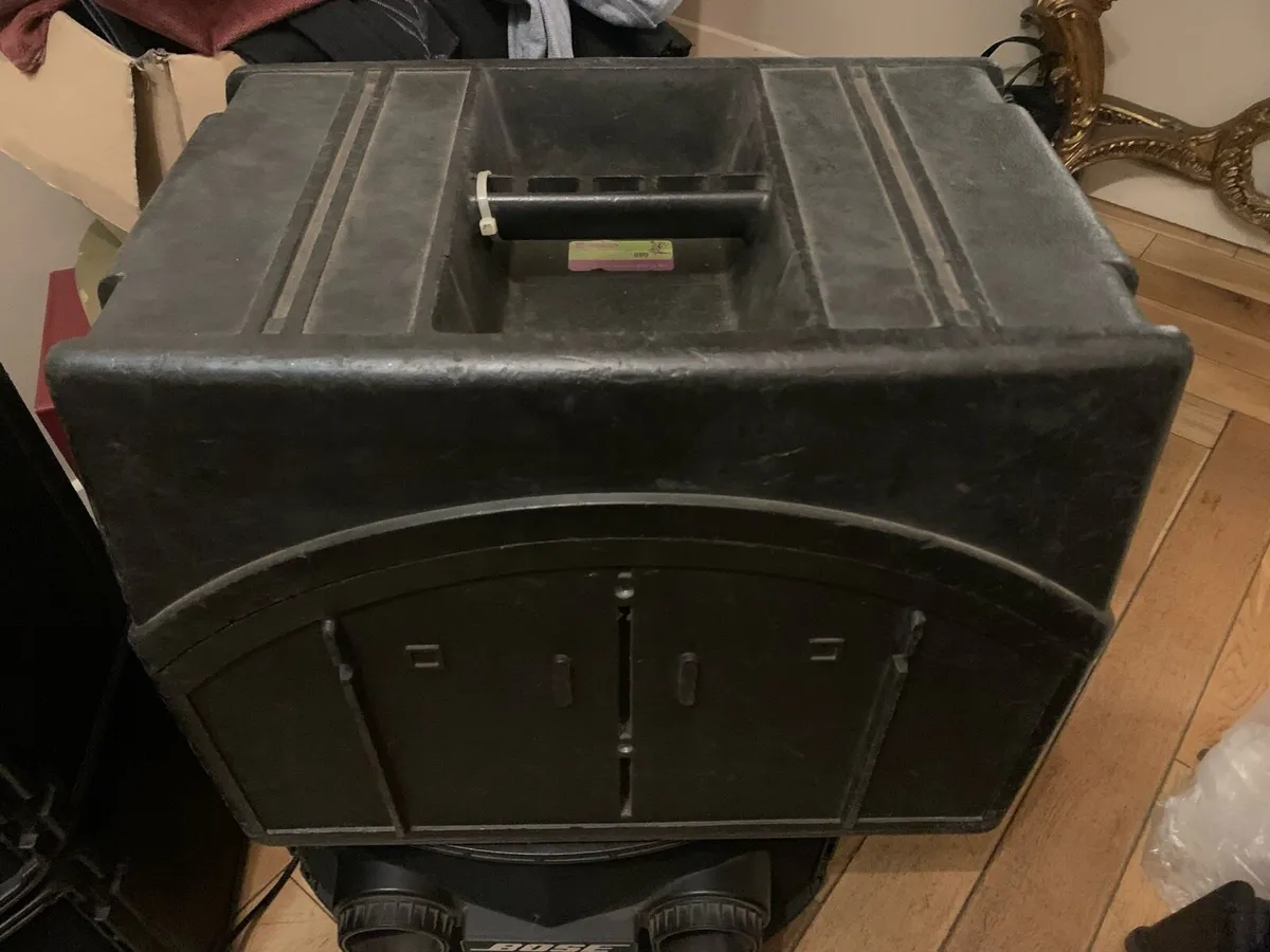2 x Bose 802 speakers WITH CONTROLLERS - Image 2