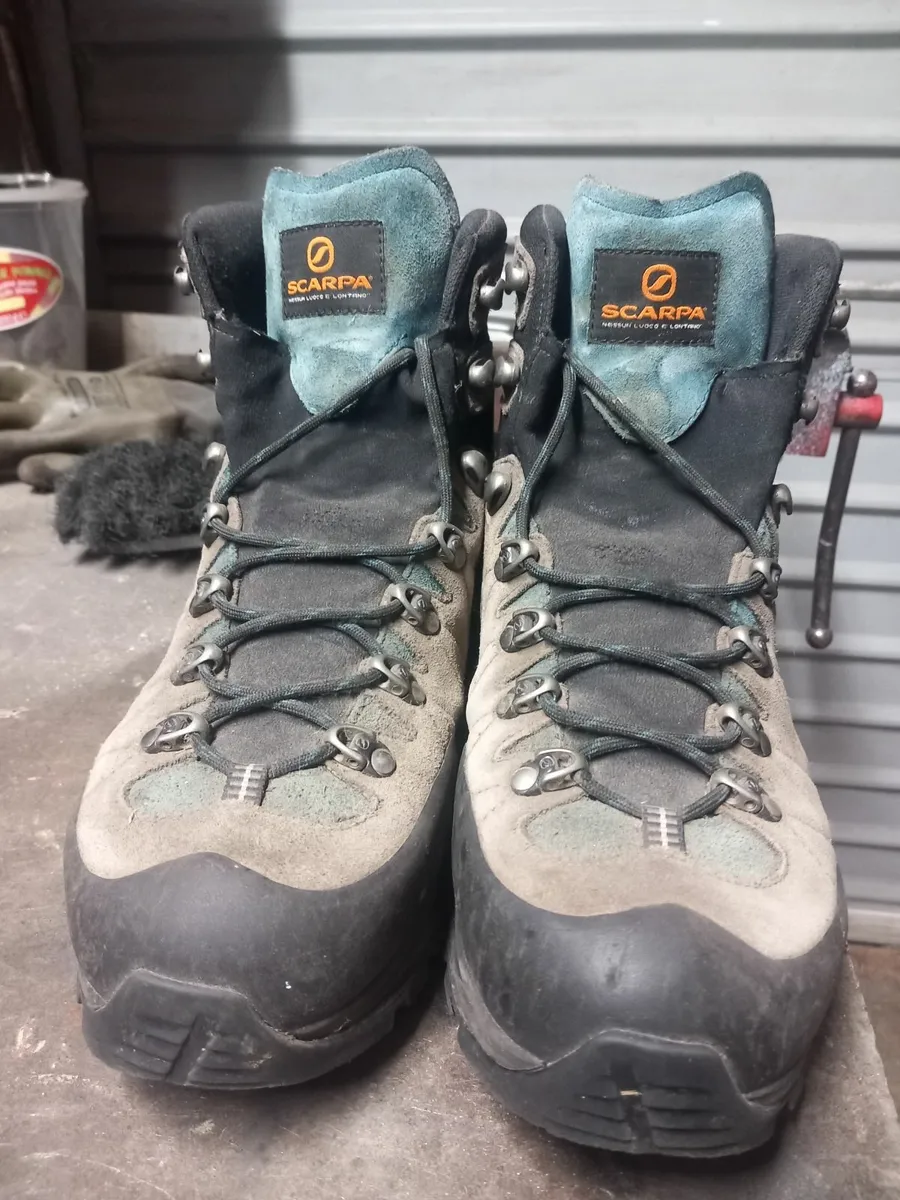 Hiking boots - Image 1