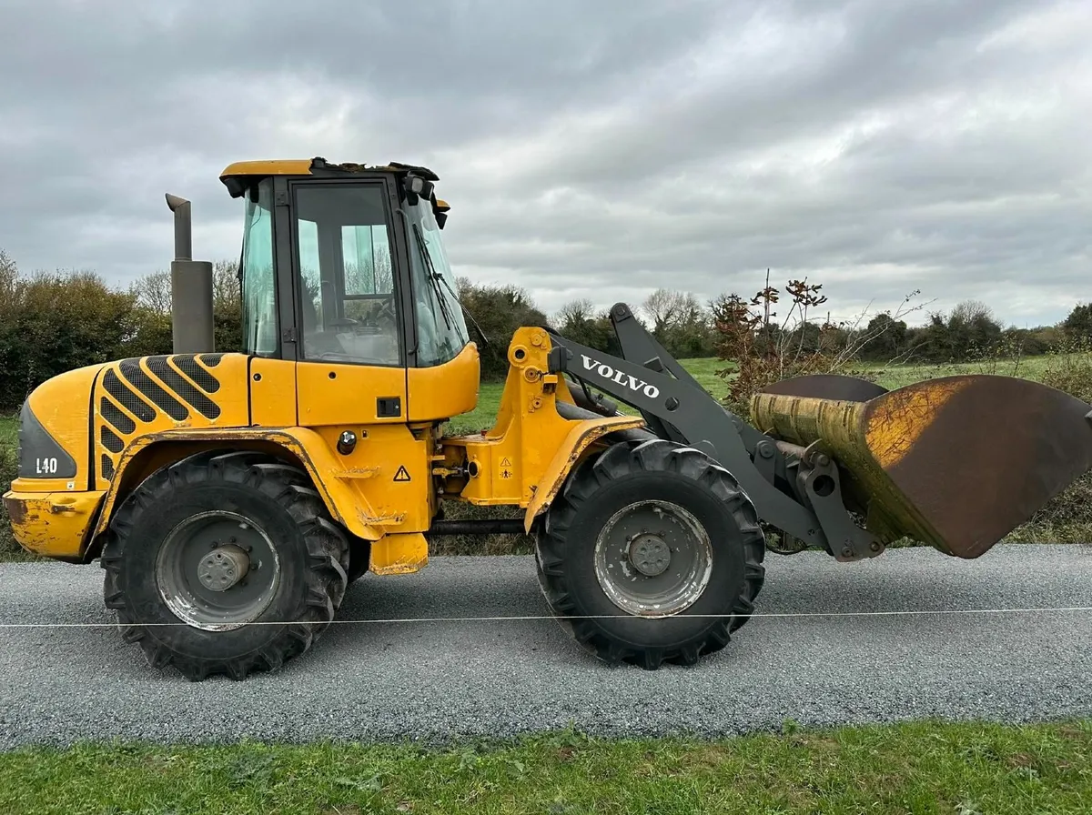 2000 VOLVO L40 LOADER **NO VAT** - Image 2