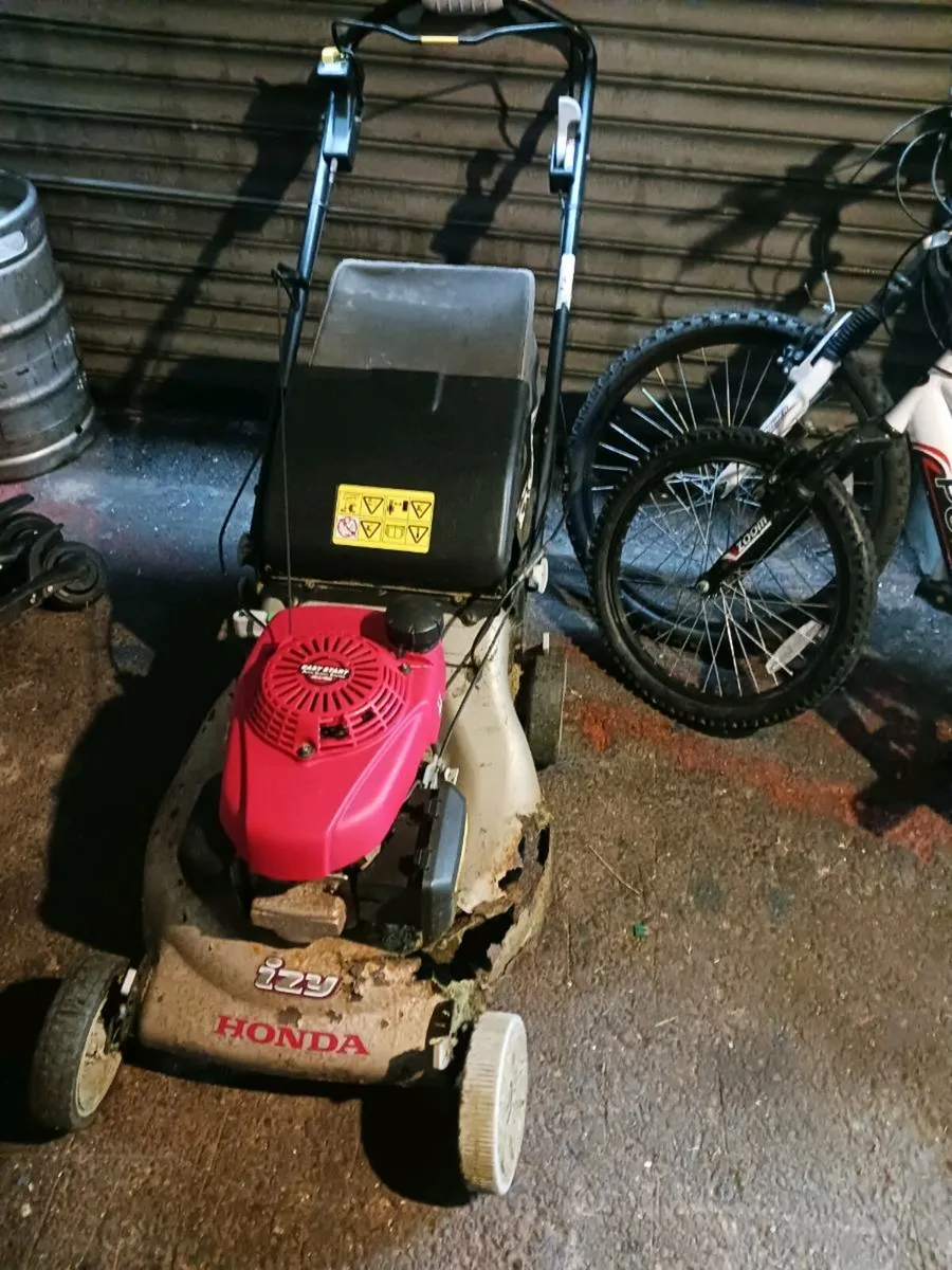 Honda lawn mower for sale in Co. Cork for 140 on DoneDeal