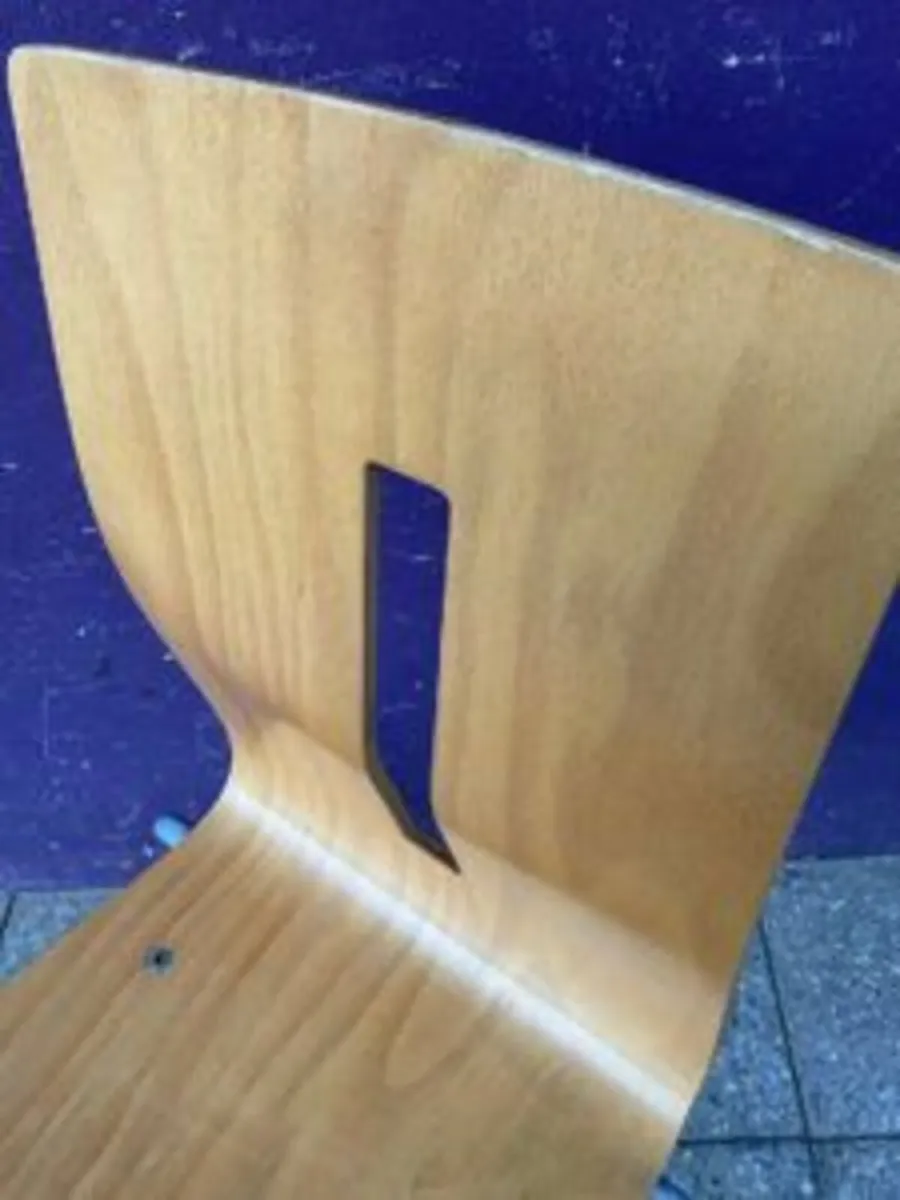 Wooden stacking chair - Image 4